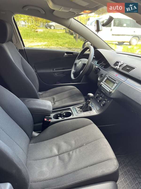 Универсал Volkswagen Passat 2005 в Новояворовске фото 5 Универсал Volkswagen Passat 2005 в Новояворовске