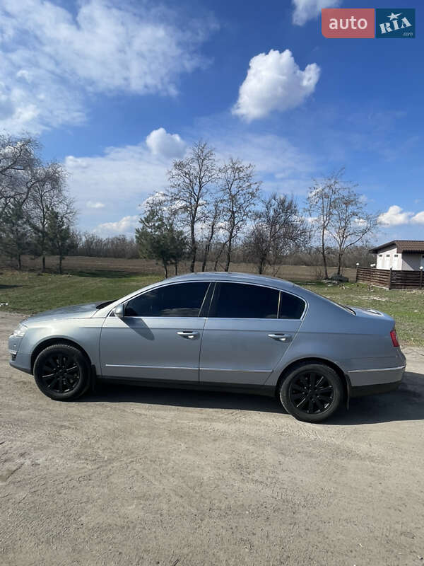 Седан Volkswagen Passat 2010 в Днепре