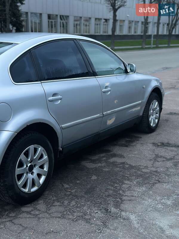 Седан Volkswagen Passat 2004 в Киеве