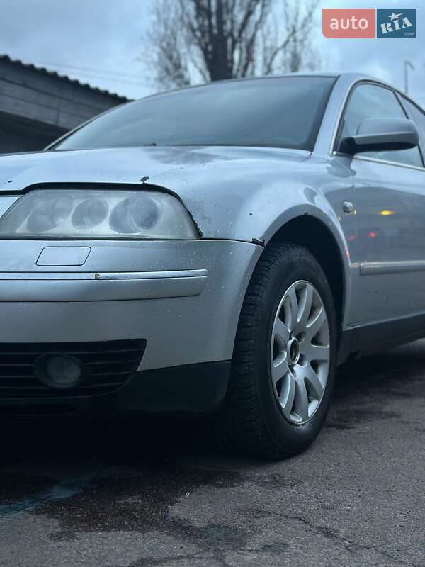 Седан Volkswagen Passat 2004 в Киеве