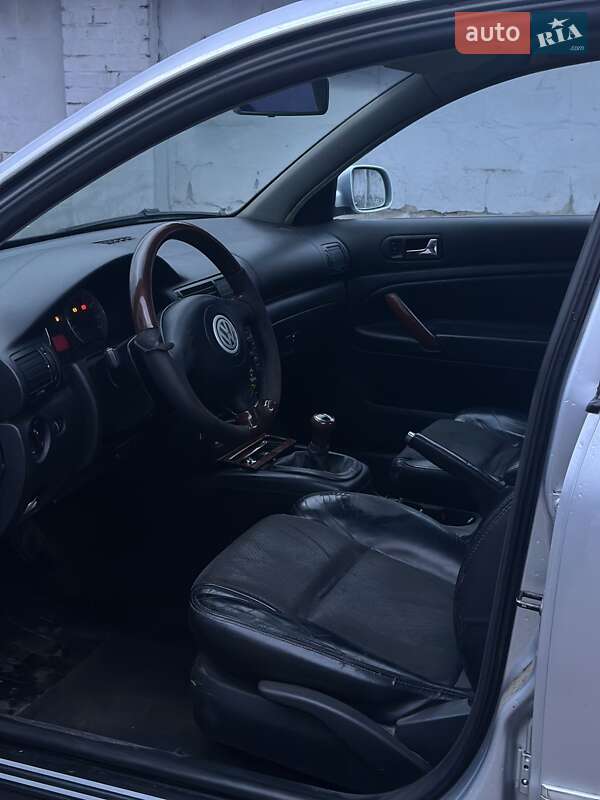 Седан Volkswagen Passat 2004 в Киеве