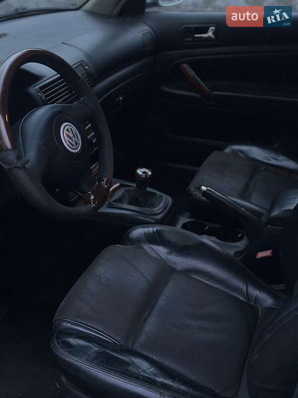 Седан Volkswagen Passat 2004 в Киеве