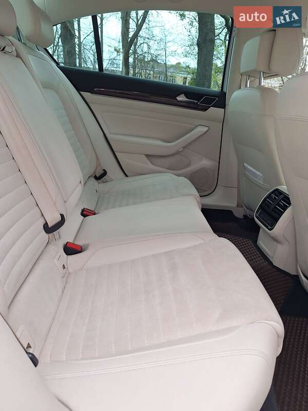 Седан Volkswagen Passat 2017 в Киеве