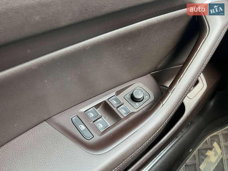 Седан Volkswagen Passat 2015 в Киеве
