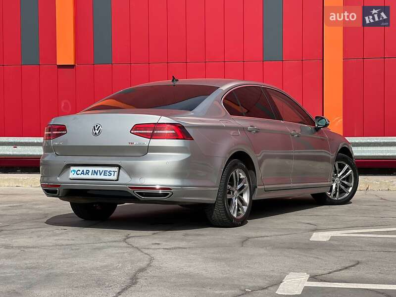 Седан Volkswagen Passat 2015 в Киеве