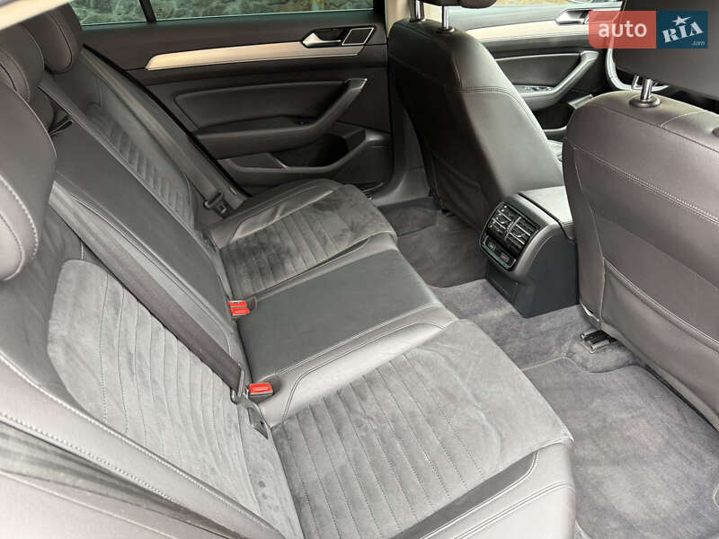 Седан Volkswagen Passat 2015 в Киеве