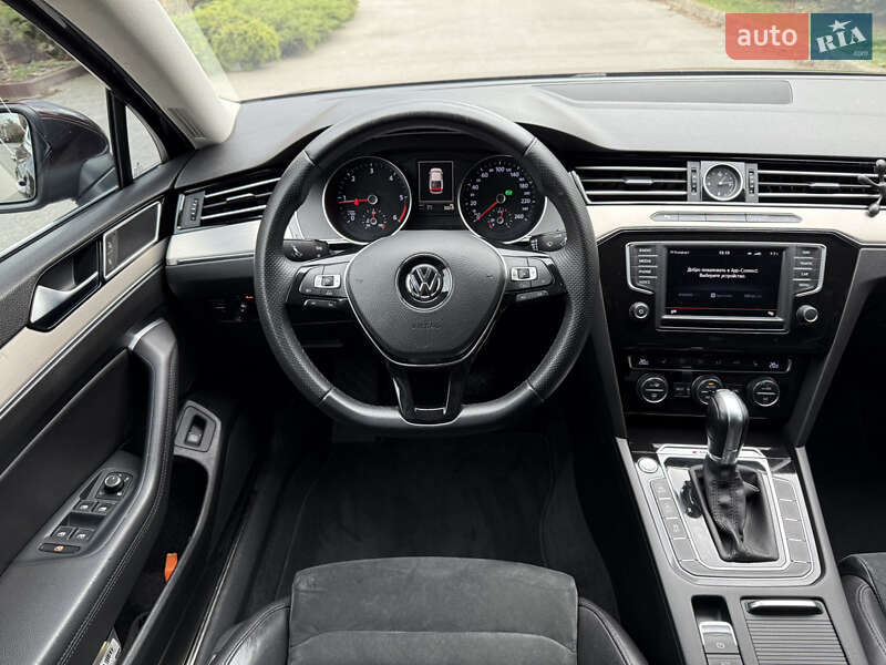 Седан Volkswagen Passat 2015 в Киеве