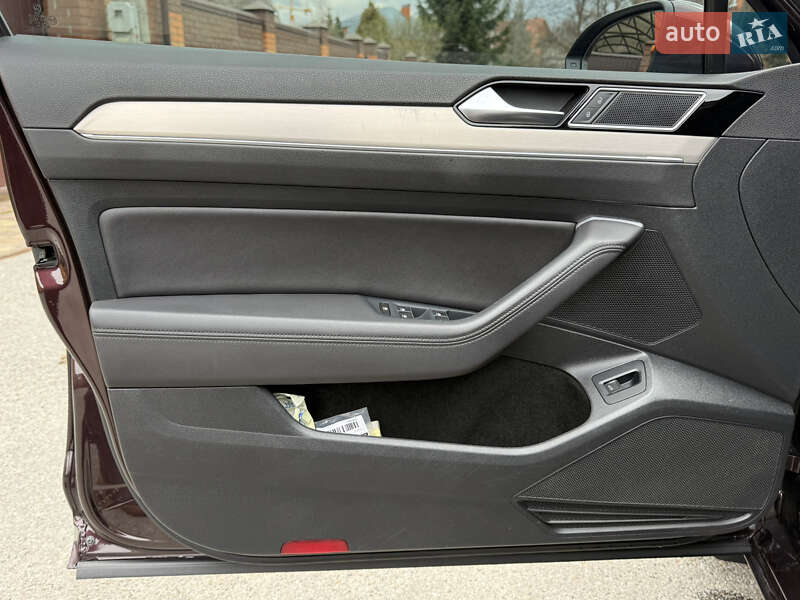 Седан Volkswagen Passat 2015 в Киеве