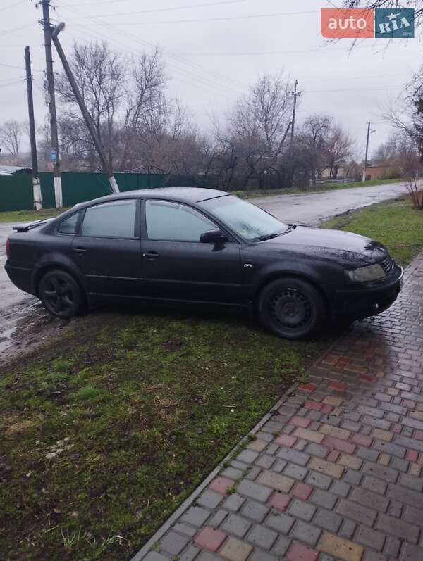 Седан Volkswagen Passat 1997 в Петрівці-Роменській
