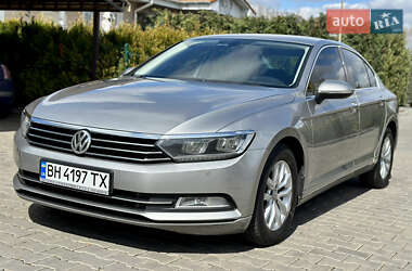 Седан Volkswagen Passat 2016 в 