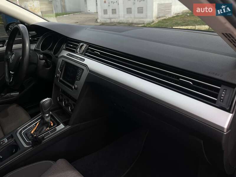 Седан Volkswagen Passat 2016 в Миколаєві