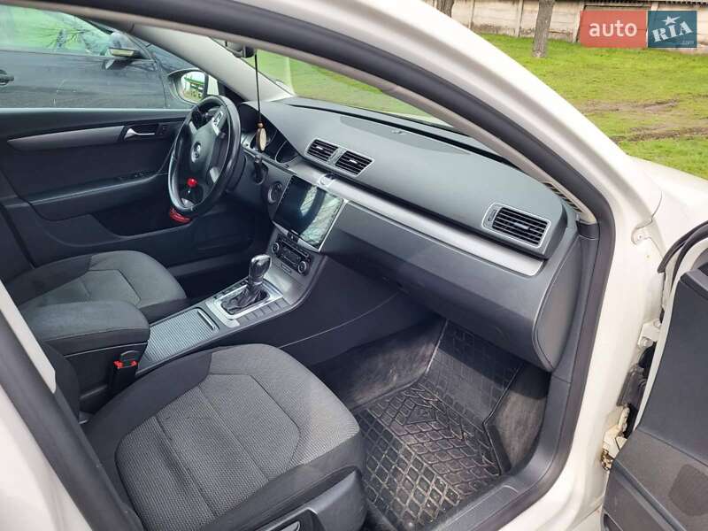 Седан Volkswagen Passat 2011 в Днепре