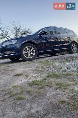 Універсал Volkswagen Passat 2011 в 