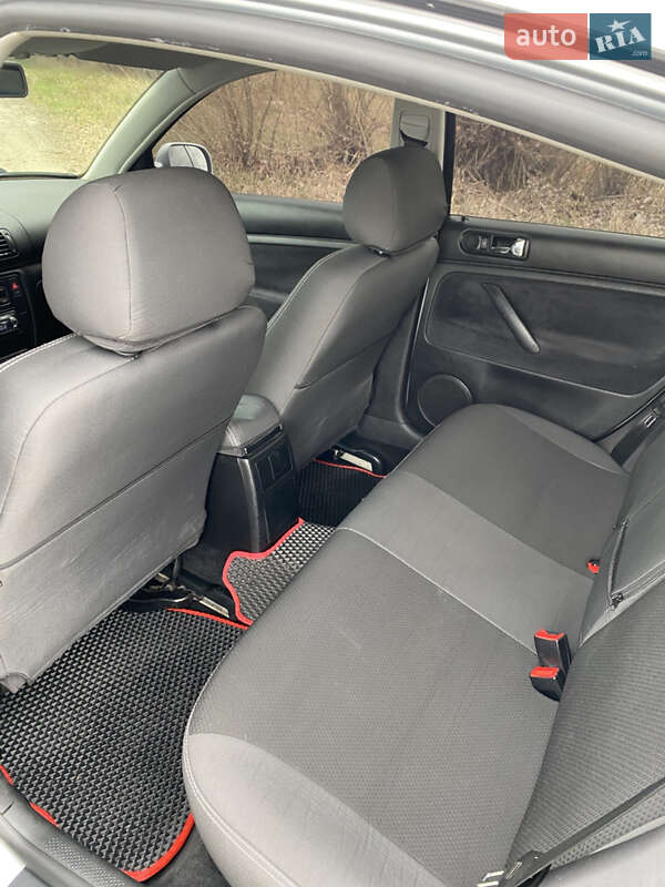 Седан Volkswagen Passat 2001 в Житомирі