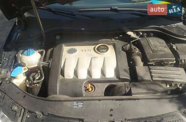 Седан Volkswagen Passat 2005 в 