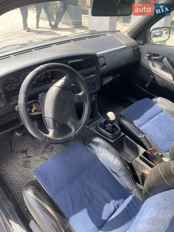 Седан Volkswagen Passat 1988 в Городке
