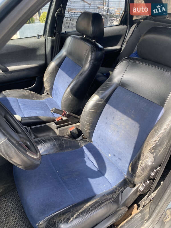 Седан Volkswagen Passat 1988 в Городке