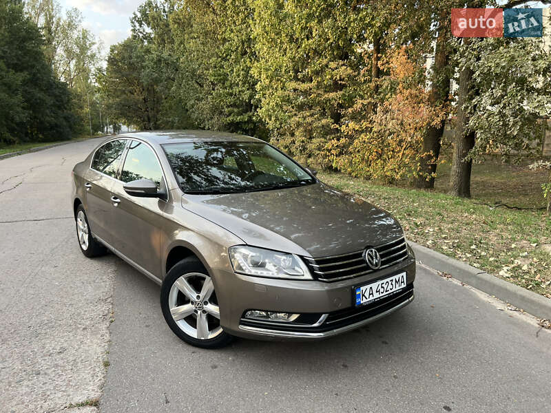 Седан Volkswagen Passat 2011 в Киеве
