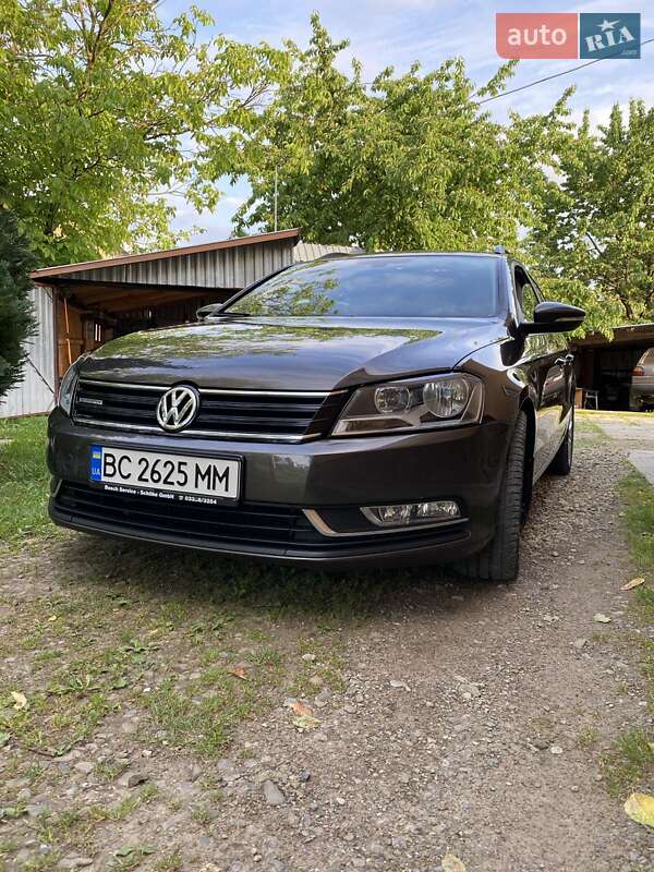 Універсал Volkswagen Passat 2013 в Львові