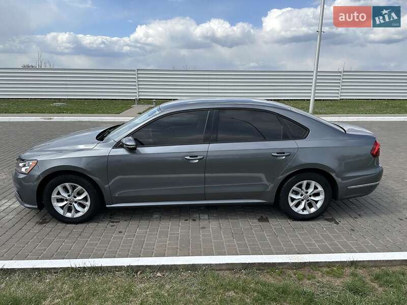 Седан Volkswagen Passat 2018 в Николаеве