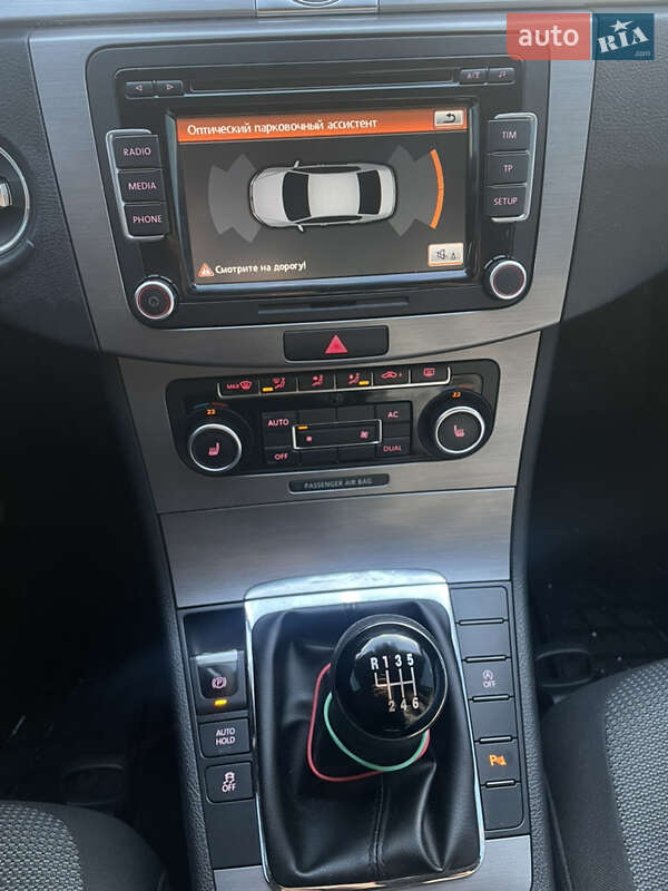 Седан Volkswagen Passat 2011 в Ужгороді