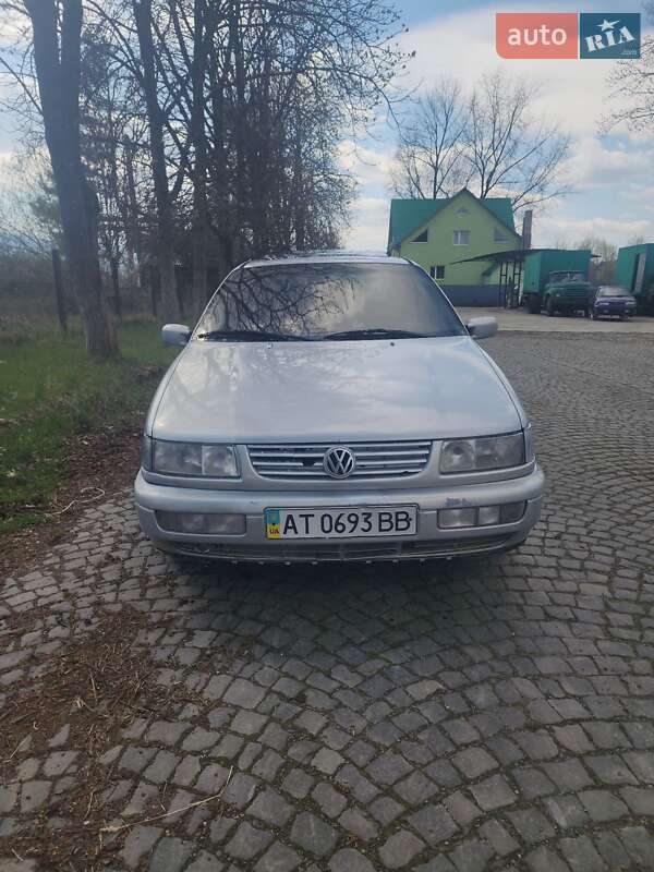 Седан Volkswagen Passat 1995 в Тячеві