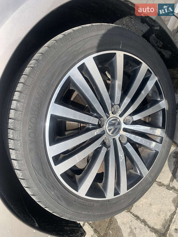Универсал Volkswagen Passat 2011 в Львове