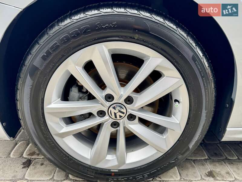 Седан Volkswagen Passat 2020 в Киеве