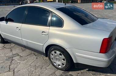 Седан Volkswagen Passat 2000 в 