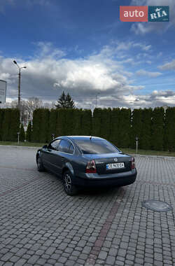 Седан Volkswagen Passat 2001 в 