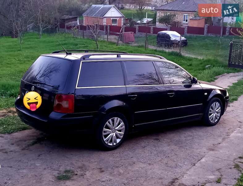 Универсал Volkswagen Passat 2003 в Тростянце