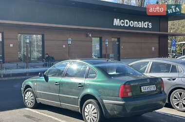 Седан Volkswagen Passat 1999 в 