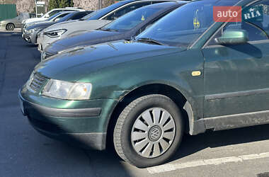 Седан Volkswagen Passat 1999 в 