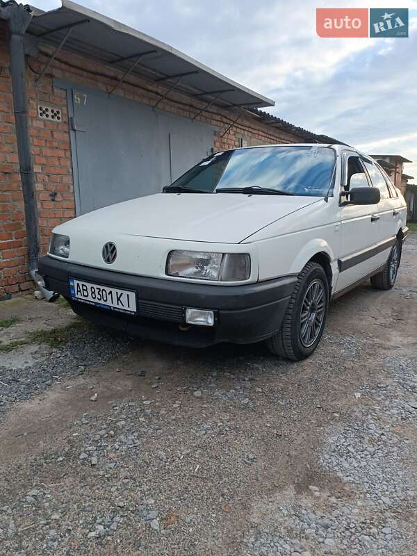 Седан Volkswagen Passat 1990 в 