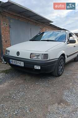Седан Volkswagen Passat 1990 в 