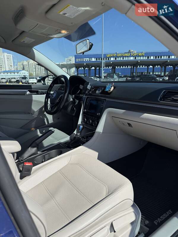 Седан Volkswagen Passat 2017 в Киеве