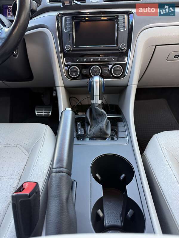 Седан Volkswagen Passat 2017 в Киеве