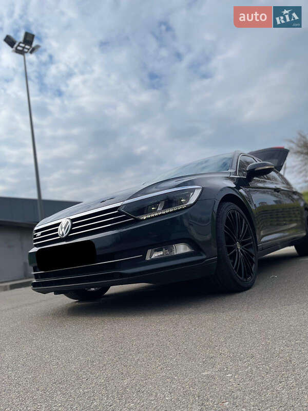 Универсал Volkswagen Passat 2015 в Киеве