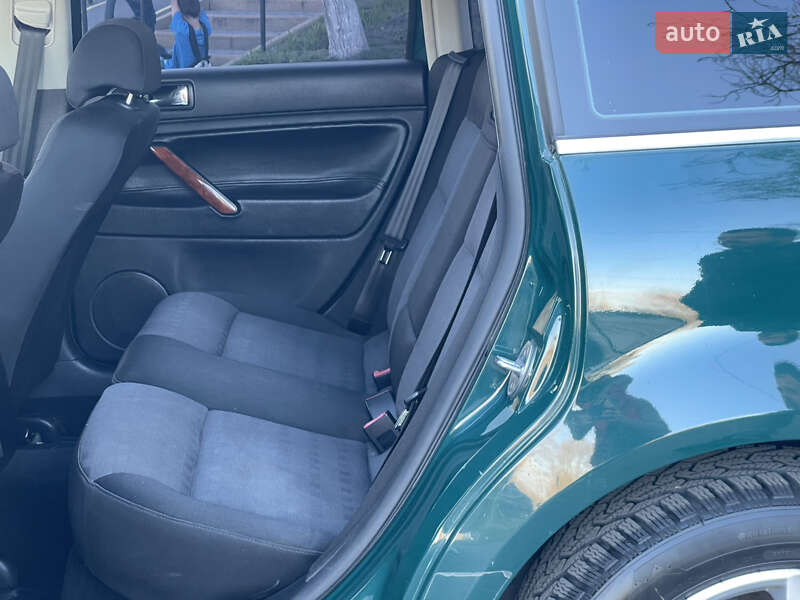 Універсал Volkswagen Passat 2002 в Києві