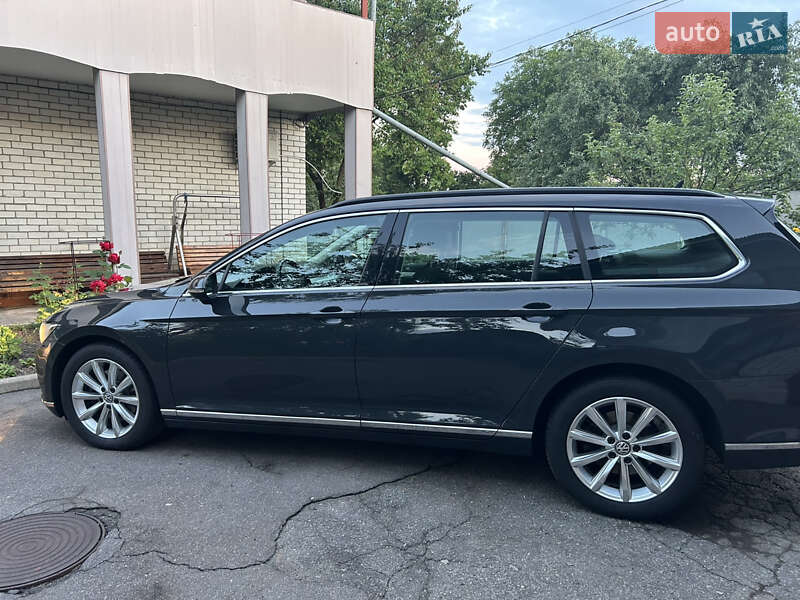 Универсал Volkswagen Passat 2017 в Киеве фото 12 Универсал Volkswagen Passat 2017 в Киеве