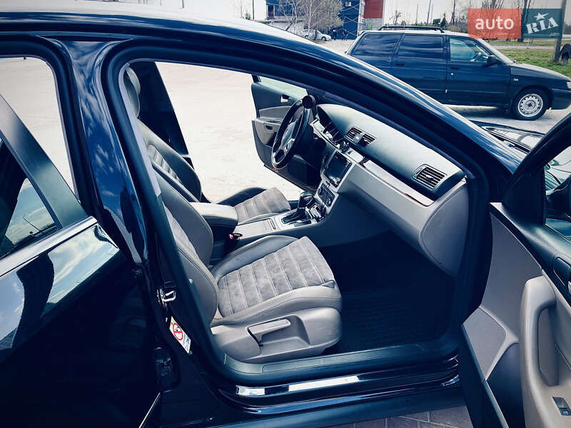 Седан Volkswagen Passat 2010 в Нетешине