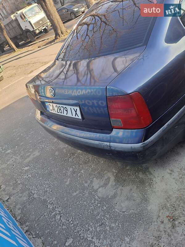 Седан Volkswagen Passat 1996 в Доброславе