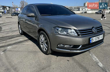 Седан Volkswagen Passat 2013 в Києві