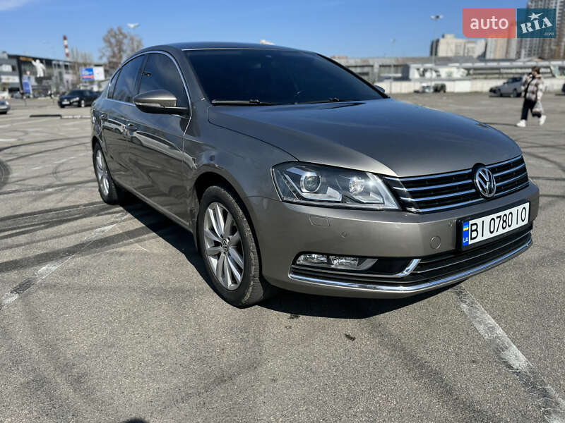 Седан Volkswagen Passat 2013 в Киеве
