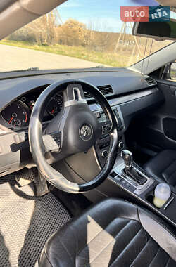 Универсал Volkswagen Passat 2012 в 