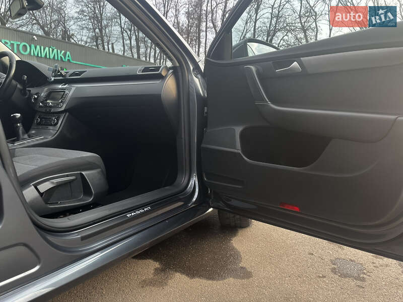 Универсал Volkswagen Passat 2011 в Кривом Роге