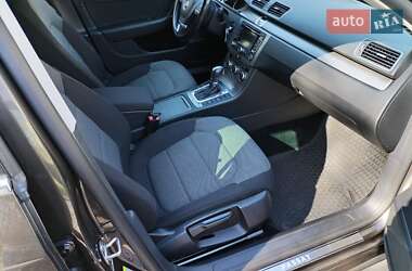 Універсал Volkswagen Passat 2012 в 