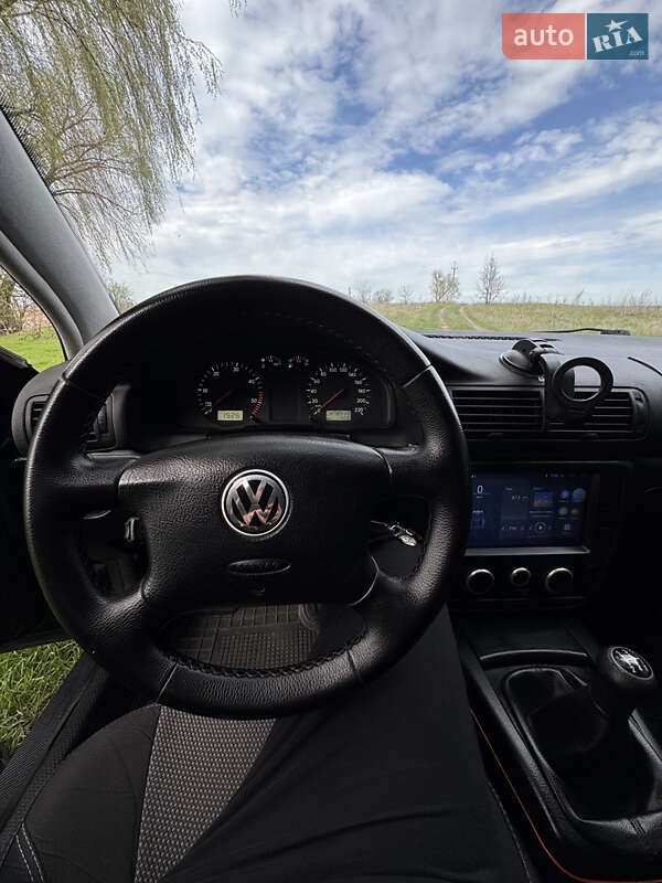 Седан Volkswagen Passat 1998 в Борисполе