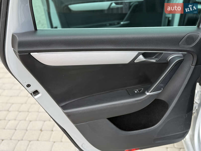 Универсал Volkswagen Passat 2011 в Староконстантинове