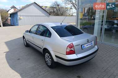 Седан Volkswagen Passat 2002 в 
